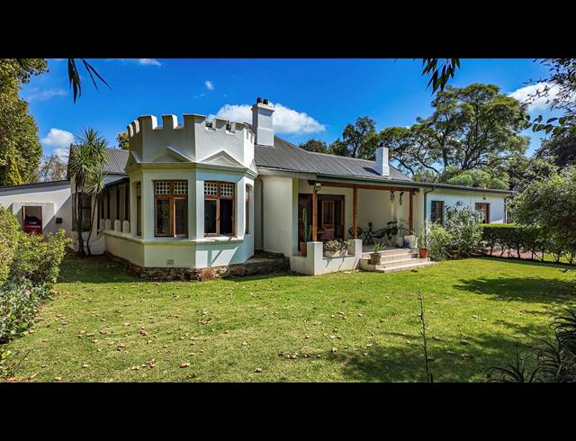 6 BEDROOM FREEHOLD FOR SALE IN PARKTOWN